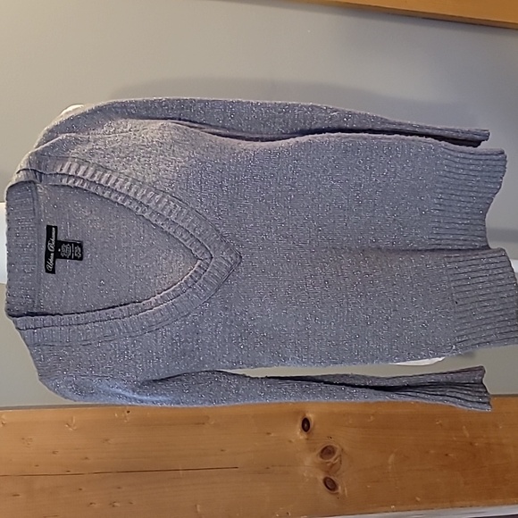 Urban Behavior Sweater - Picture 2 of 5